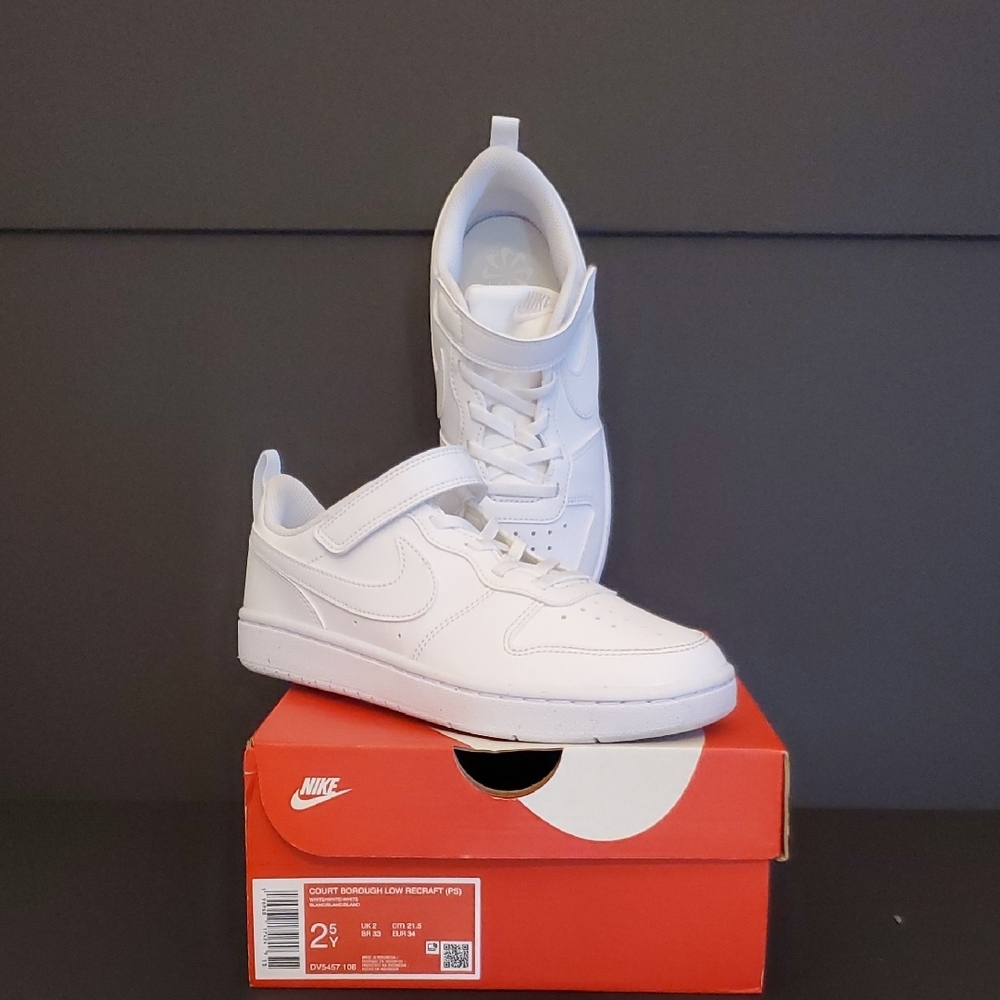Nike White Low-Top Sneakers with Leather Finish